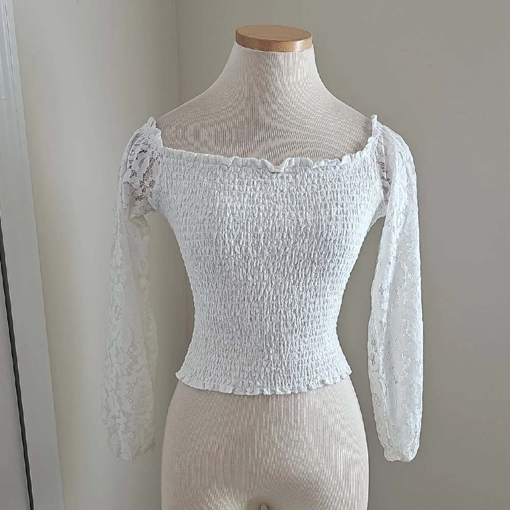 Hollister White Lace Sleeves. Off-Shoulder Blouse. Smocking Size‎ Small
